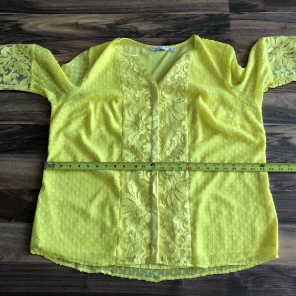 NWOT Isaac Mizrahi embroidered blouse - Picture 7 of 10